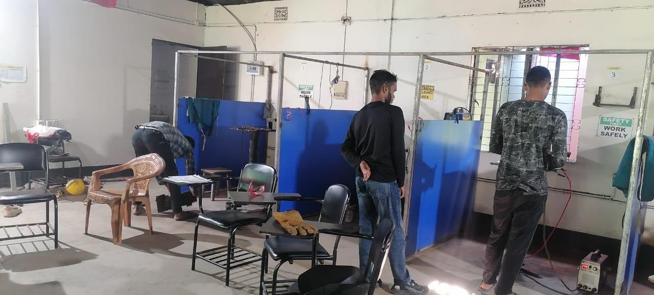 ওয়েল্ডিং ওয়ার্কশপে ব্যবহারিক অনুশীলন