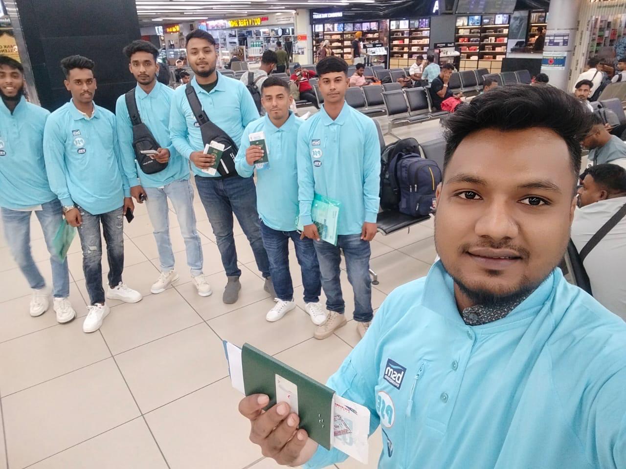 এয়ারপোর্টে Futurestep BD এর প্রার্থীদের বিদায়ের মুহূর্ত