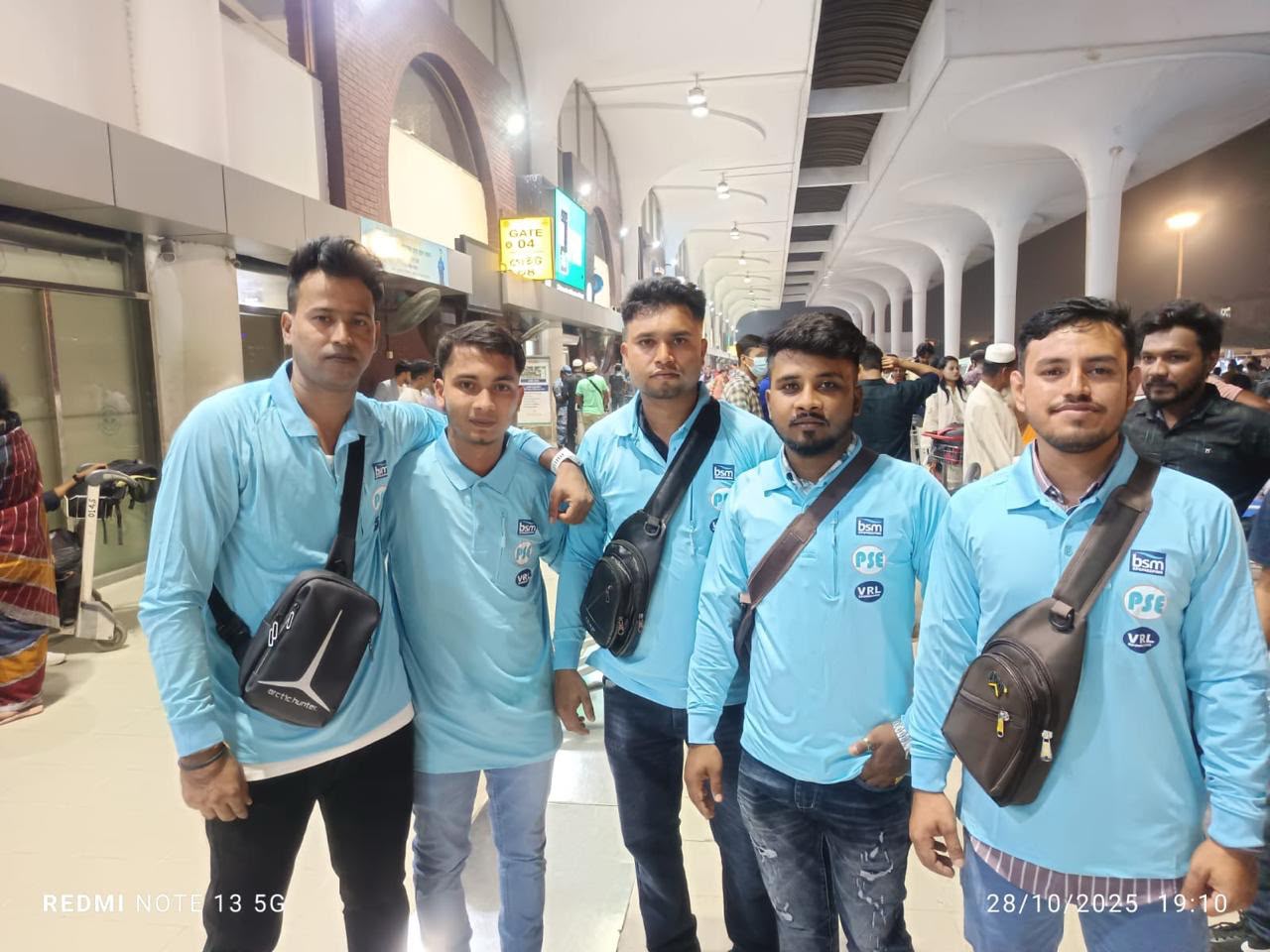 সিঙ্গাপুর যাত্রার আগে এয়ারপোর্টে Futurestep BD টিম