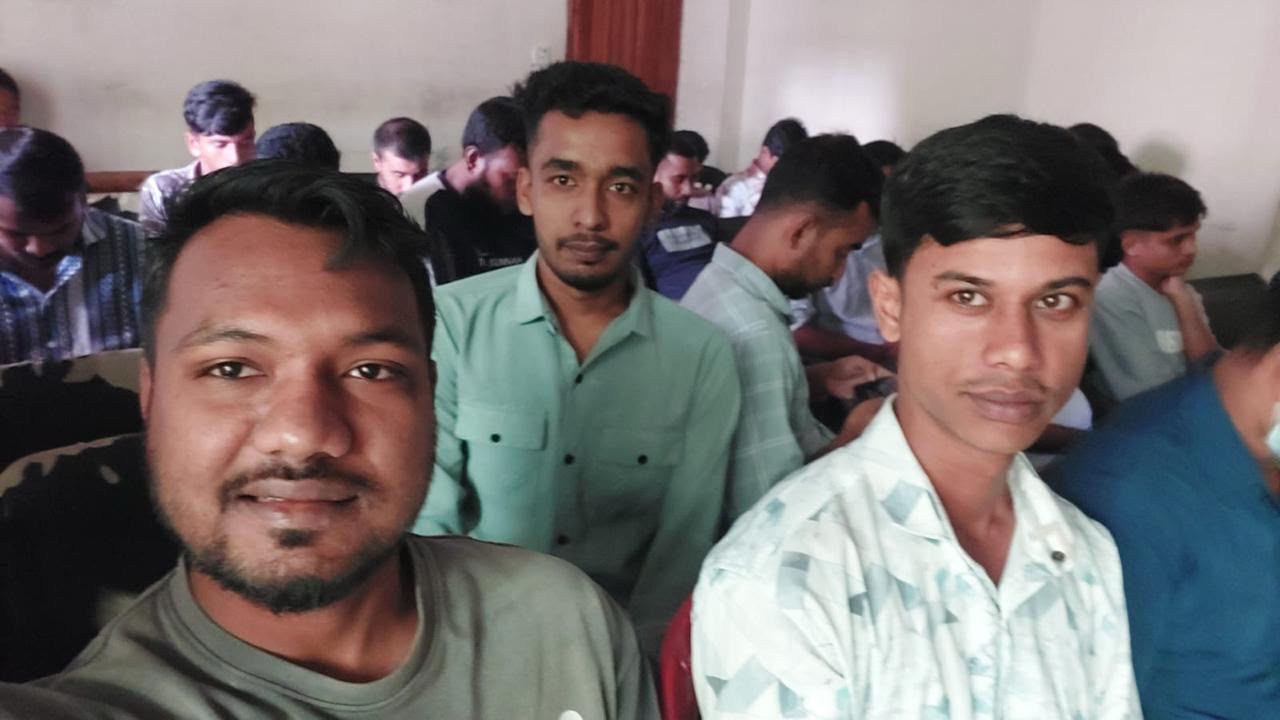 ওরিয়েন্টেশন ক্লাসে অংশ নিচ্ছেন প্রার্থীরা